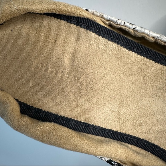 Old Navy Snake Print Flats - Picture 9 of 10